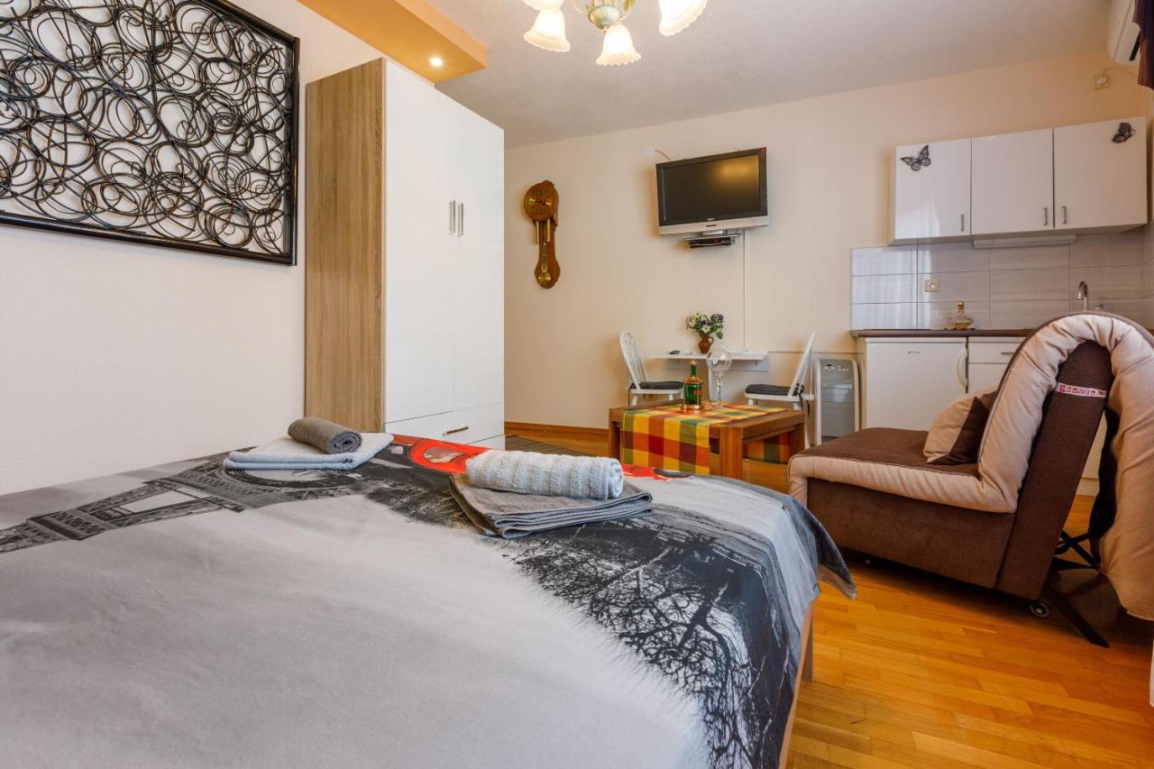 Apartments And Room Art Crikvenica Exterior foto