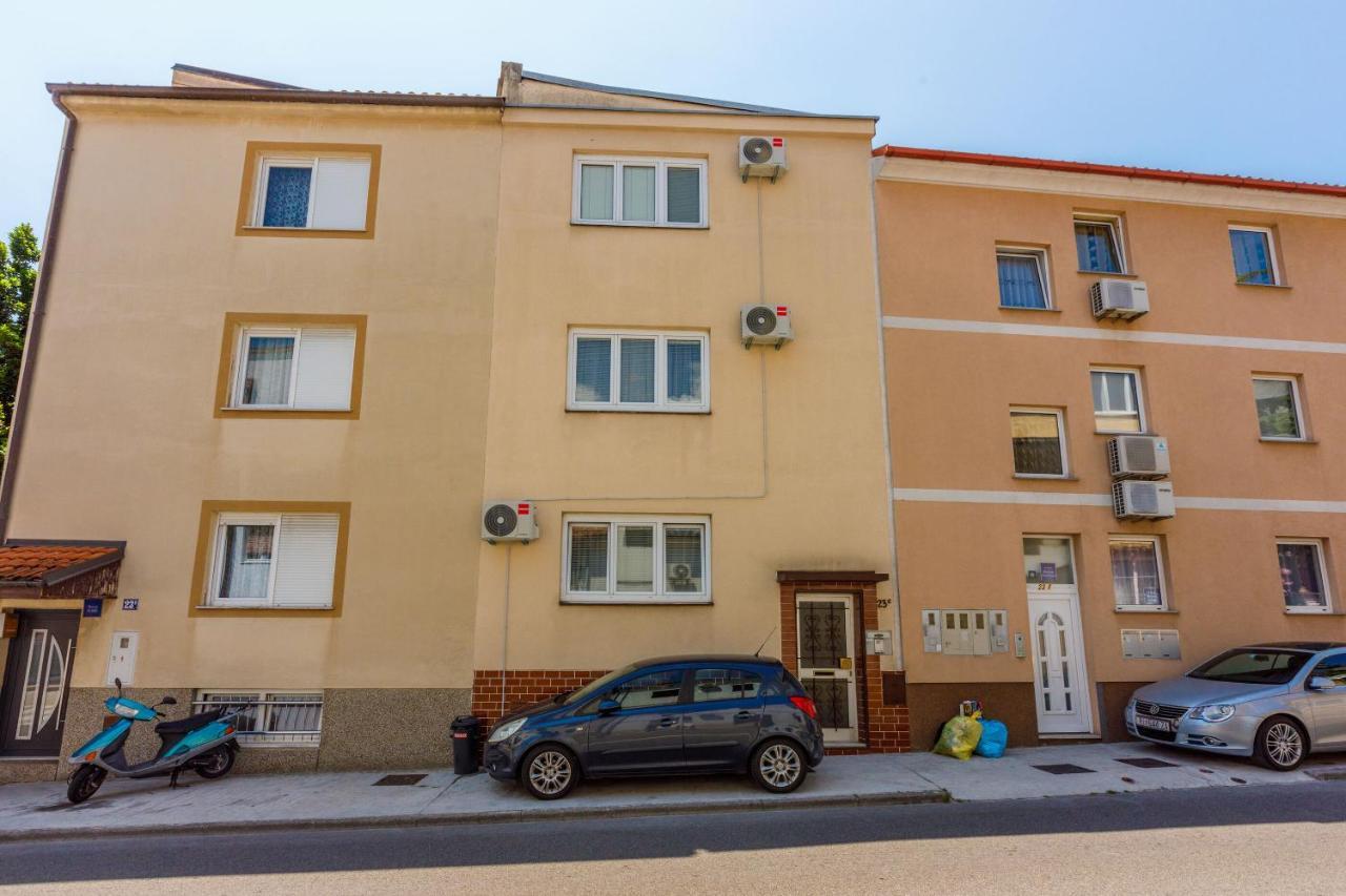 Apartments And Room Art Crikvenica Exterior foto